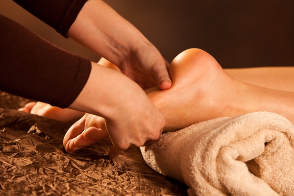 How to Give a Stress Relieving Foot Massage